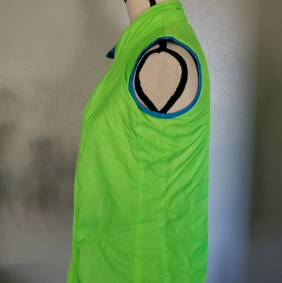 Layer 8 reversible and packable vest - Picture 6 of 9